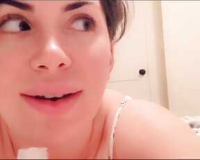 Ze bood haar vriend haar maagdelijke kontgat aan om te neuken