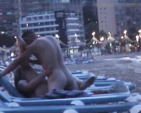 Geil amateur koppel betrapt op neuken op een Spaans strand