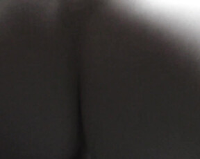 Koppel maakt seks in de schuur van een huis