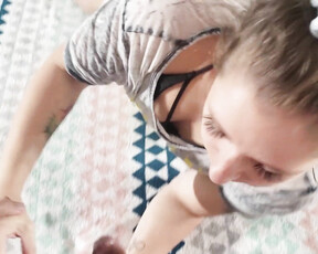 Man probeert anale seks met vrouw en ejaculeert snel op haar clitoris