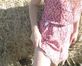 Geweldige seks buiten in het hooi